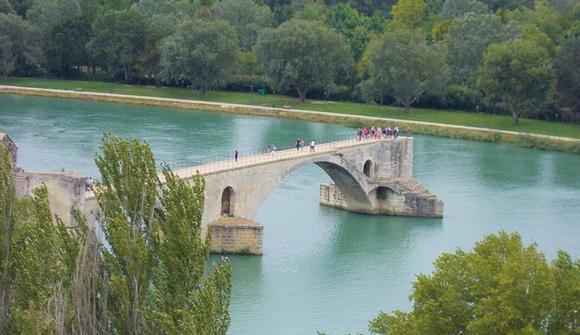 This modern and beautiful vacation home is located on the outskirts of Avignon.