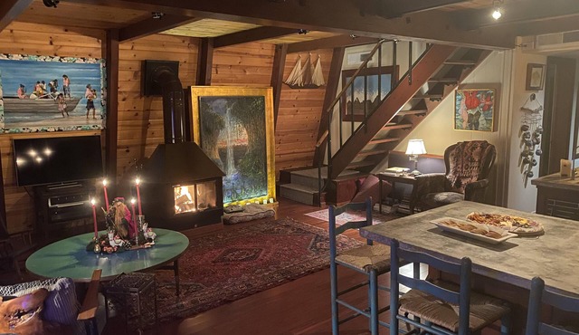 This mountain cabin is perfect for appreciating music and nature.