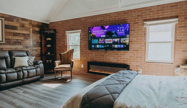 This newly renovated studio apartment is located off of Lincoln Highway in Paradise, making it an extremely central location for Lancaster County attractions. The unique decor and architecture gives it a one of a kind vibe.