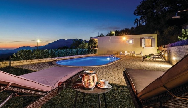 This nice vacation home in Palje Brdo consists of three bedrooms, two bathrooms and living room in c