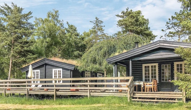This original log cabin is really uniquely located in Gudmindrup Strand, a beautiful, child-friendly