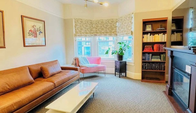 This other is a 5 bedroom(s), 2 bathrooms, located in San Francisco, CA.