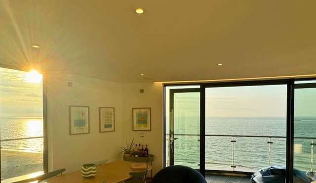This penthouse is a 3 bedroom(s), 2 bathrooms, located in Ramsgate, England.