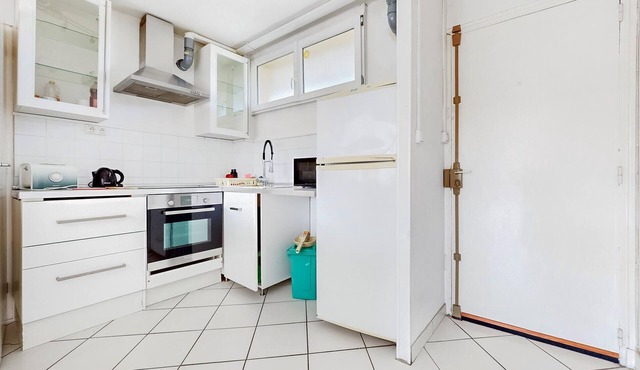 This practical and light-flooded holiday apartment welcomes you to the centre of Limoges.