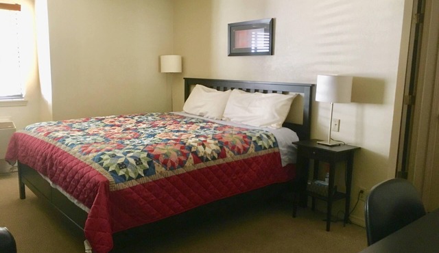 This private, quiet studio is very comfortable, perfect for two people.
