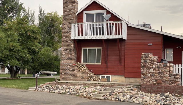 This privately owned home is steps away from the beautiful White River.