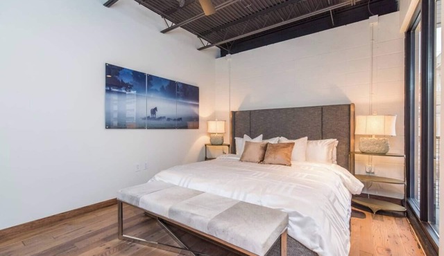 This serviced apartment is a 2 bedroom(s), 2 bathrooms, located in Lexington, KY.