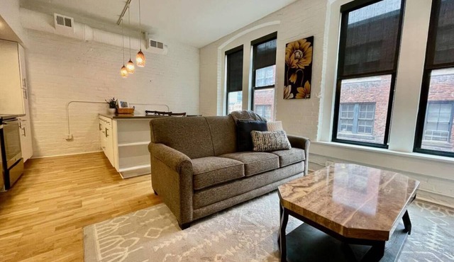 This serviced apartment is a 4 bedroom(s), 4 bathrooms, located in Omaha, NE.
