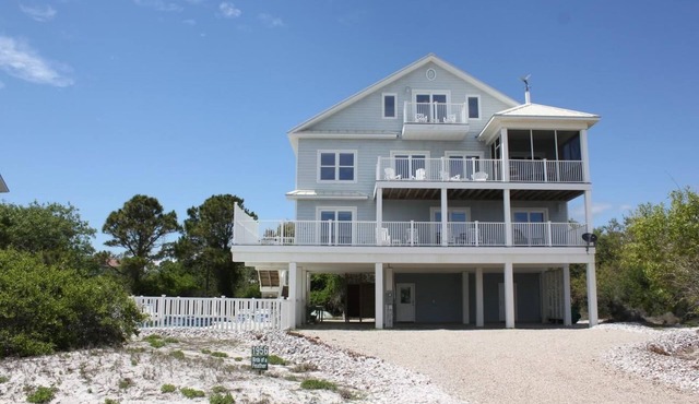 This splendid home boasts 4 delightful master suites and a total top level zone for the kids.
