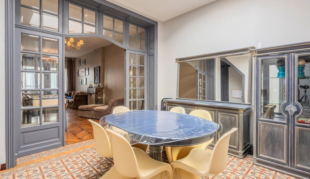 This stylish and very spacious vacation home welcomes you to the town of Roubaix.