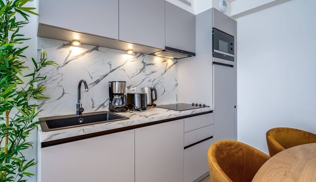 This suite is equipped with a bedroom with a double bed & 2 sleeping corners of which one with a bunk bed and one with 2 single beds.