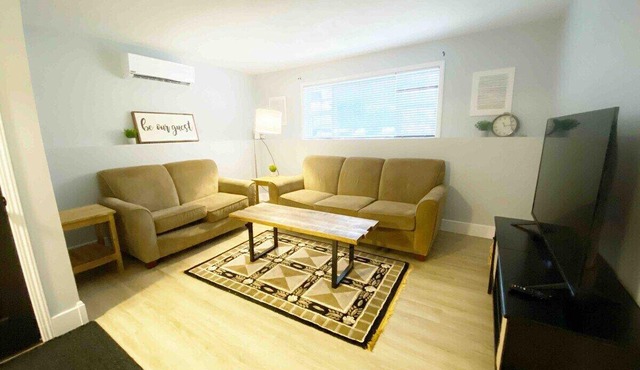 This sweet 3 bedroom apartment is located 10 mins outside of town