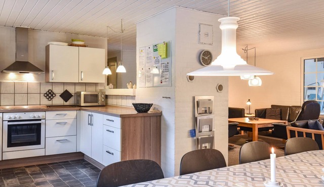 This thatched vacation home offers optimal conditions for both a relaxing and an active vacation.