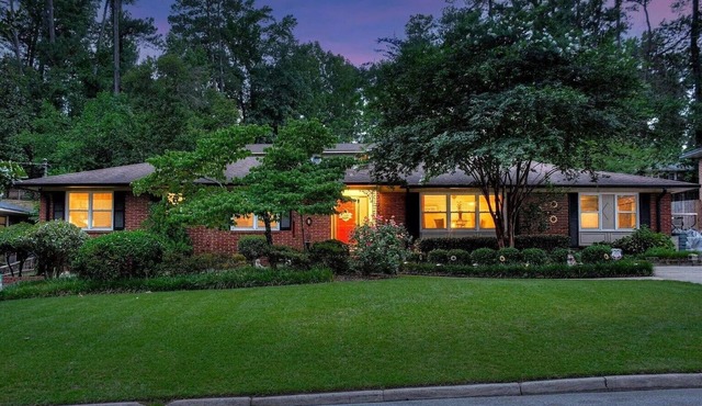 This the ideal Master's rental 1.4 Miles from course. Maid service included.