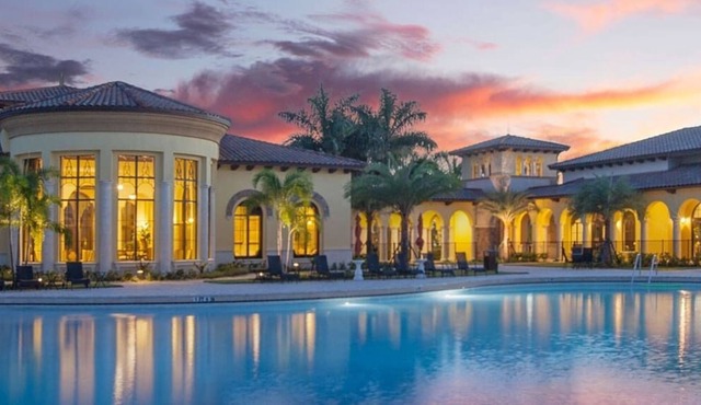 This townhouse is a 3 bedroom(s), 2.5 bathrooms, located in Venice, FL.