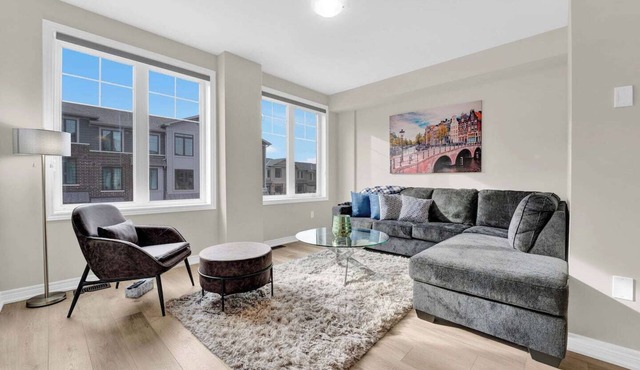 This townhouse is a 3 bedroom(s), 1.5 bathrooms, located in Cambridge, ON.