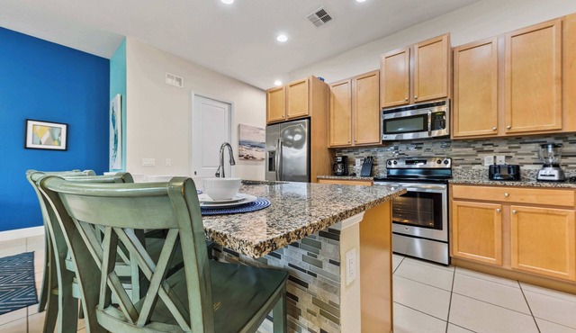 This townhouse is a 3 bedroom(s), 2.5 bathrooms, located in Davenport, FL.