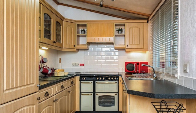 This traditional two bedroom holiday home one row back from the lake, boasts partial lake views.