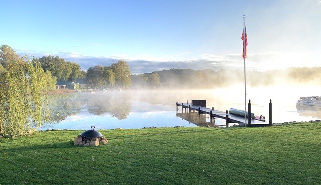 This two-bedroom Lakeside cottage is a magical place with new fiber INTERNET