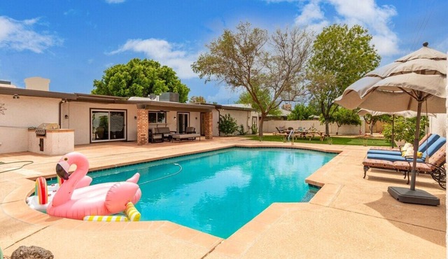 This villa is a 4 bedroom(s), 2 bathrooms, located in Mesa, AZ.