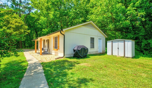 This villa is a 5 bedroom(s), 8 bathrooms, located in Newnan, GA.