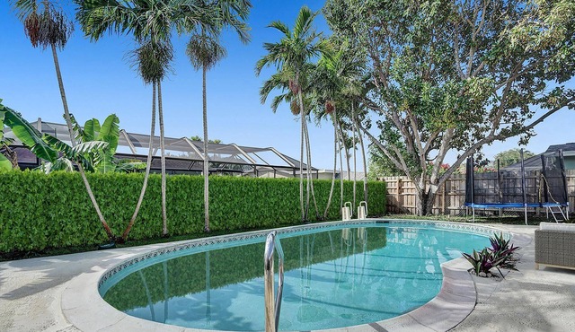 This villa is a 5 bedroom(s), 3 bathrooms, located in Pembroke Pines, FL.