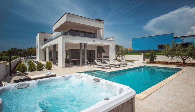 This villa with pool is surrounded by nature and offers tennis court.