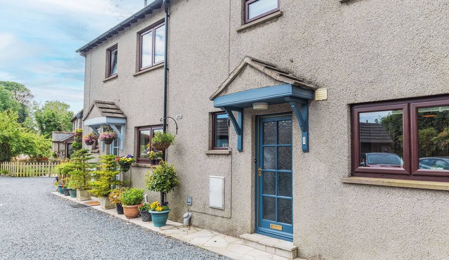 This warm and welcoming cottage, with a homely feel, has a balcony where you can watch ducks go by.