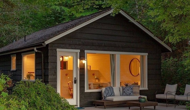 This waterfront estate on Bainbridge Island blends luxury with nature’s beauty