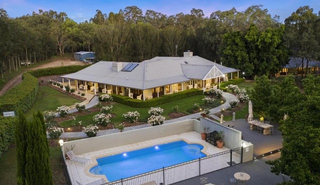 Thistle Hill Guesthouse - walk to many wineries and restaurants