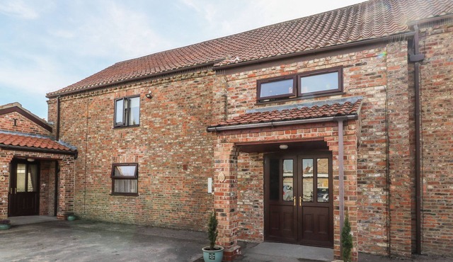 THISTLE, pet friendly, with a garden in Barlby