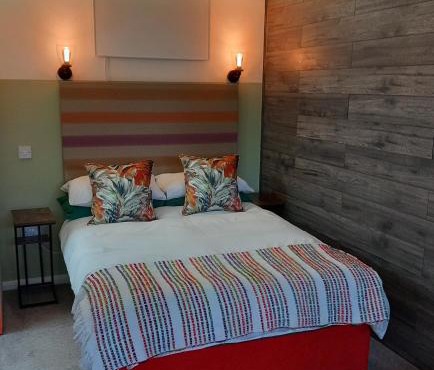 Thistles -Private Entrance Studio