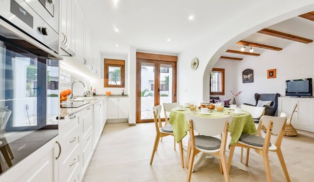 THOMAS, Bungalow for 6 people and swimming pool,free wifi