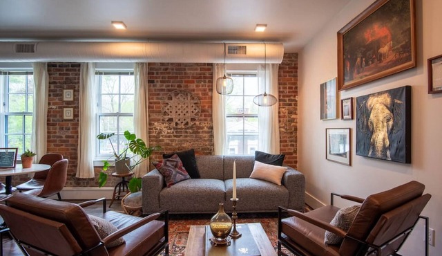 Thompson 212 · Thompson Block Loft - Modern and Historic