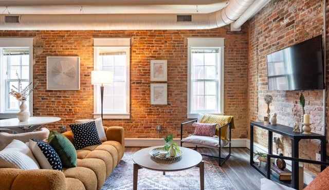 Thompson & Co Brick Loft KING