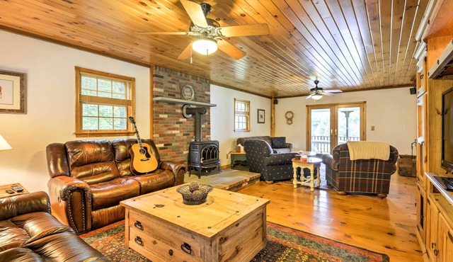 Thompson Home w/Deck + Pond, 8 Mi to Elk Mountain