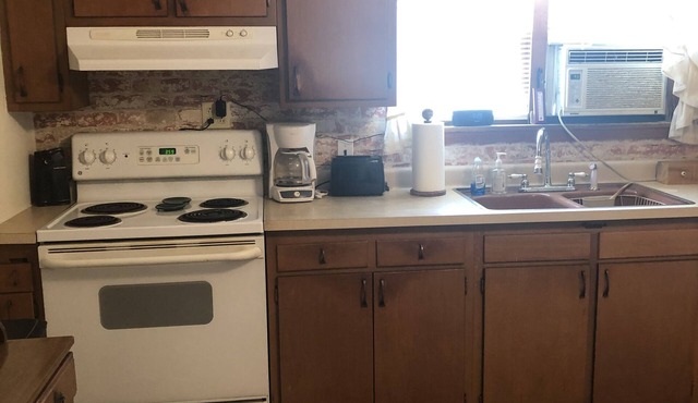 Thompson’s Cottage -a cozy, clean and quiet retreat to relax .