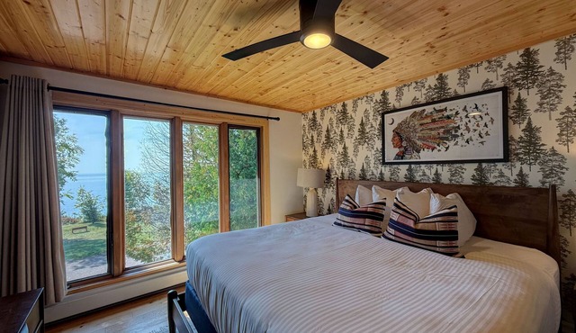 Thomsonite Beach Inn
