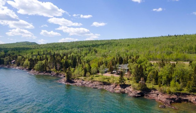 Thomsonite Inn on Lake Superior