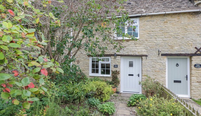 THORN COTTAGE, family friendly, character holiday cottage in Fairford