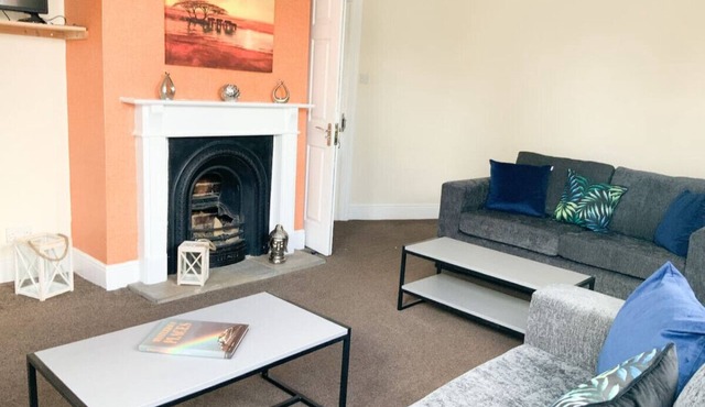 Thornbury House - A large house that sleep up to 15 Guests with free parking on the driveway.