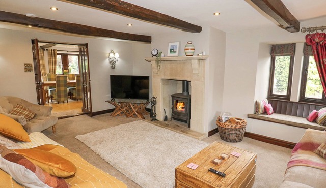 THORNCLIFFE LANE GUEST HOUSE, pet friendly, with open fire in Emley