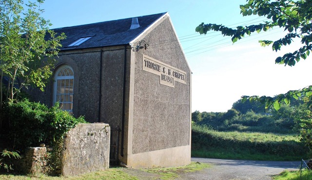 THORNE CHAPEL, pet friendly, with a garden in Pembroke
