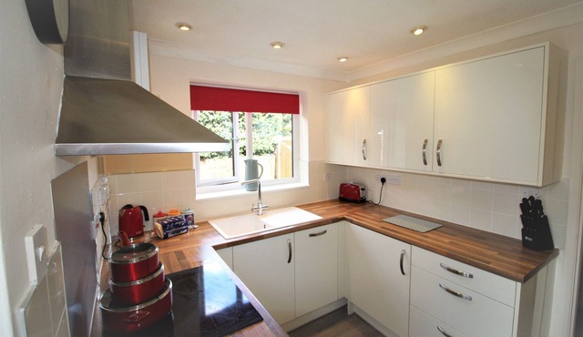 Thorne - Newly Refurbished - Garden & Parking-Quiet Cul De Sac Location