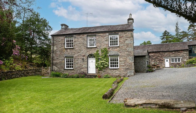 THORNEY HOW, pet friendly, character holiday cottage in Grasmere