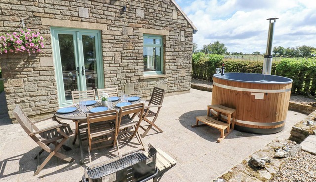THORNFIELD, pet friendly, character holiday cottage in Evenwood