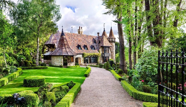 Thorngrove Manor House