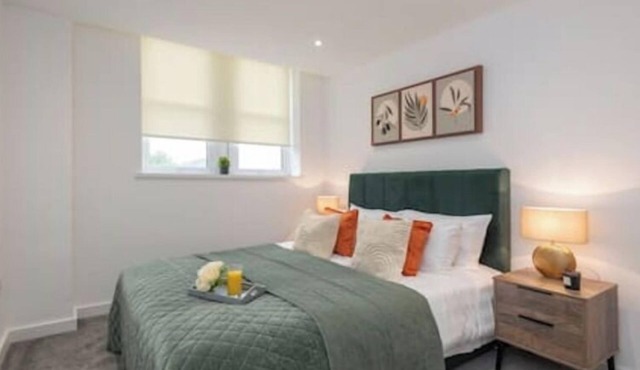 Thornhill House by Guestz