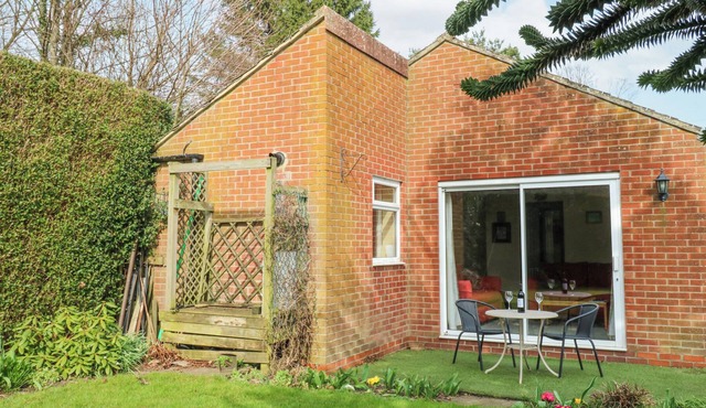 THORNLEA, family friendly, with a garden in Richmond