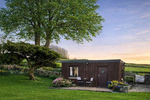 Thors Cave Cabin, Peak District